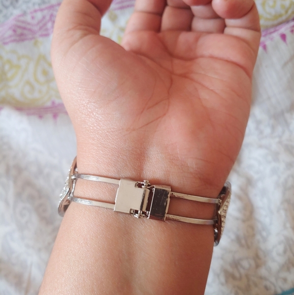 Silver Crystal Rhinestone Clasp Bracelet EUC - Picture 7 of 10